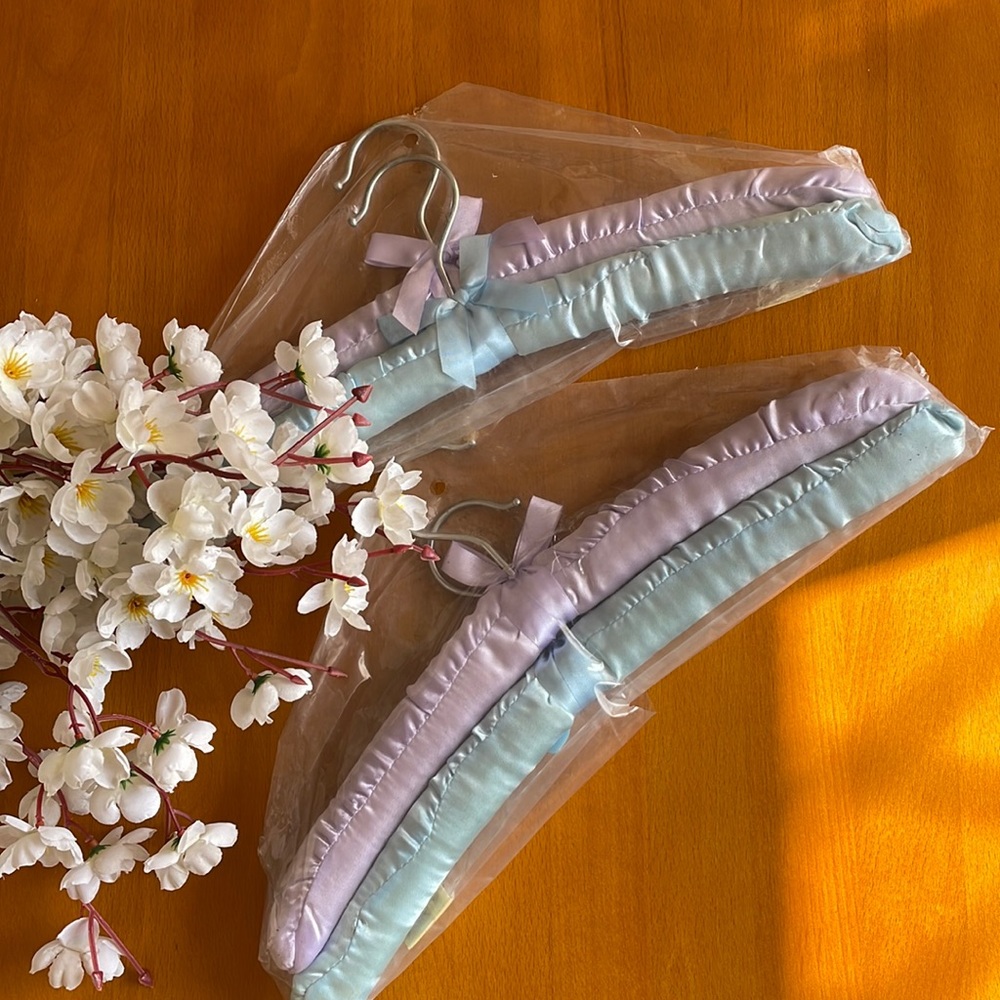 Combo pack of 4 - Satin hangers for party tops - Picture 1 of 4